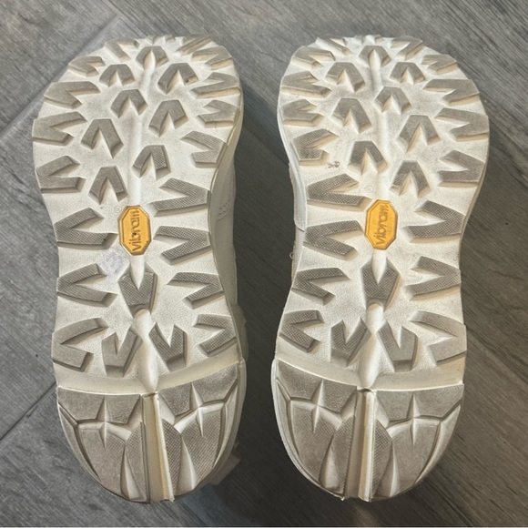 Women’s US 7 Brandblack OG-Aura 130 White Sneakers some discoloration, see pics - Picture 6 of 7